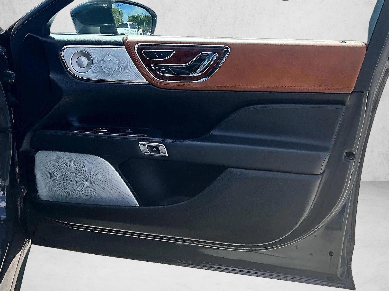 2017 Lincoln Continental Black Label