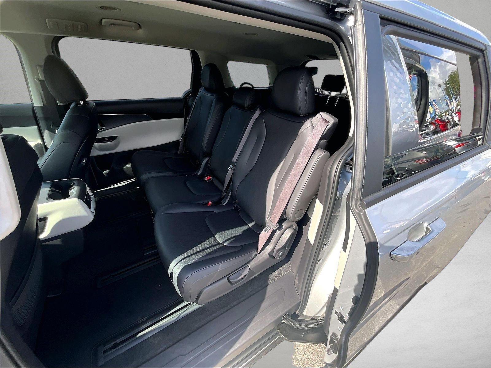 2023 Kia Carnival MPV LX Seat Package