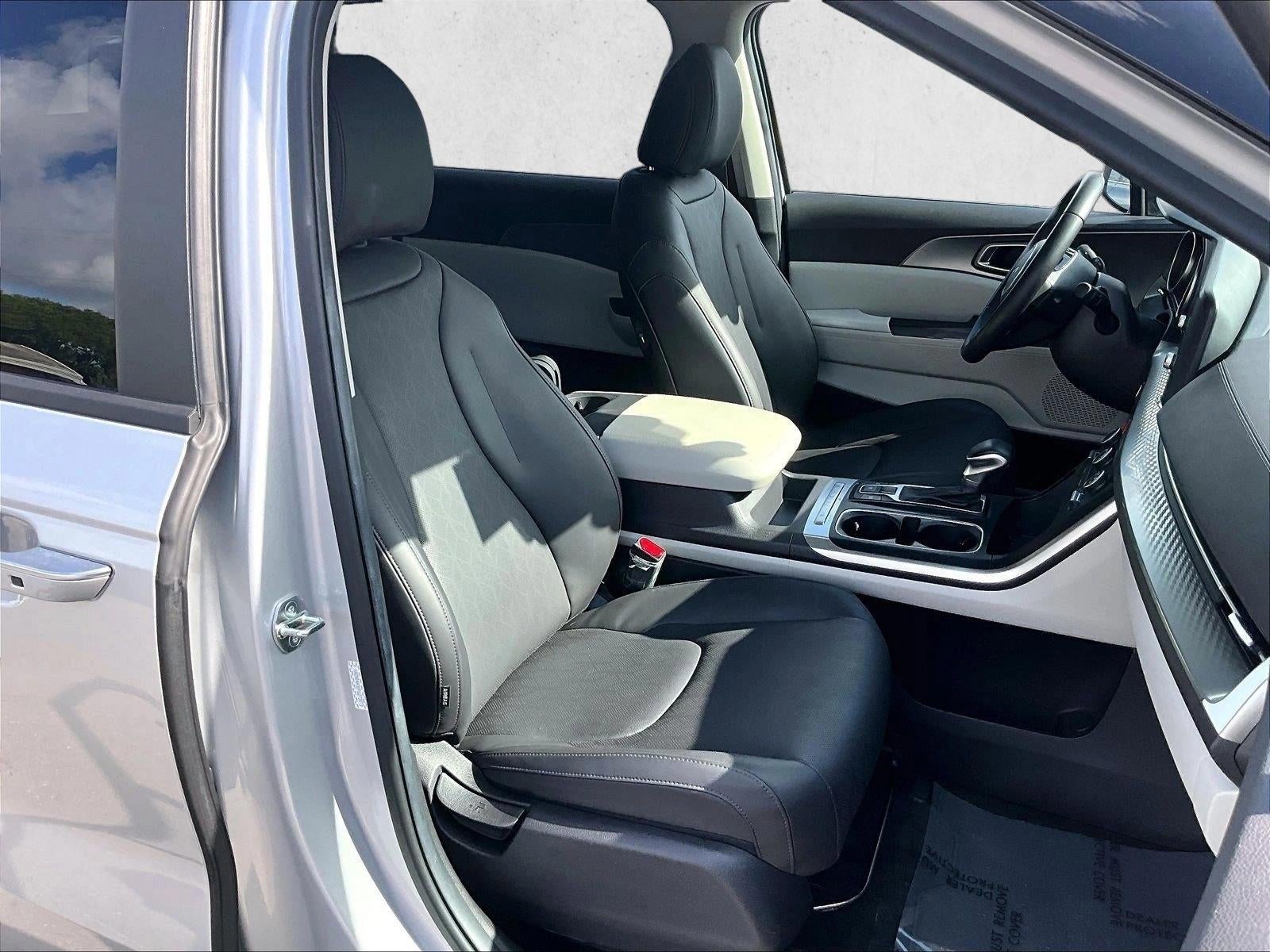 2023 Kia Carnival MPV LX Seat Package