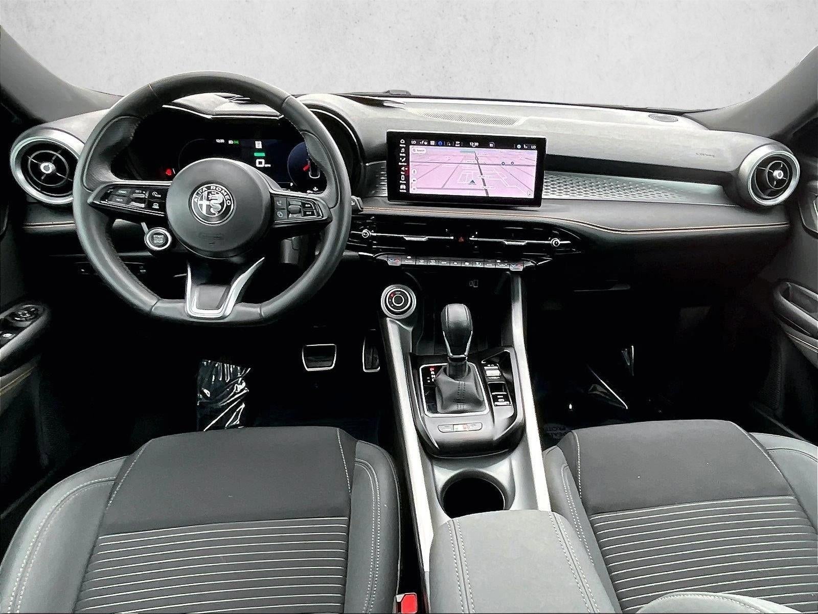 2025 Alfa Romeo Tonale Base