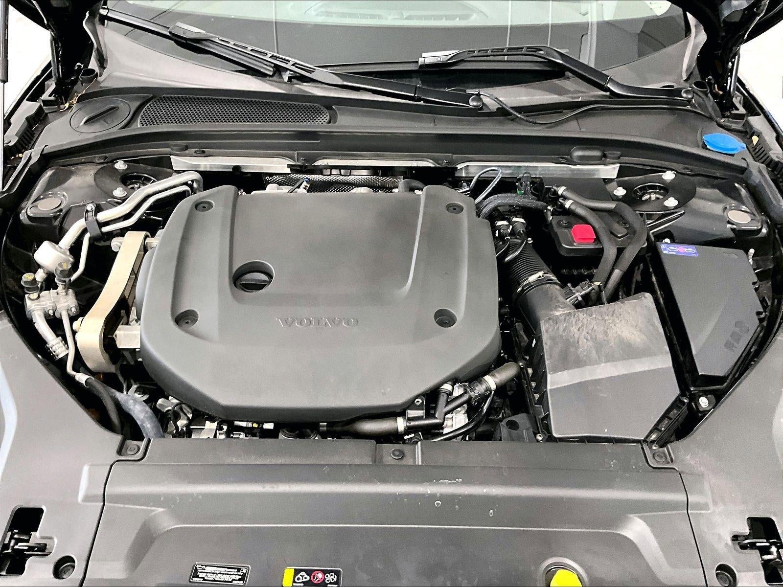 2025 Volvo V90 Cross Country Plus, B6 AWD Gas (mild hybrid)