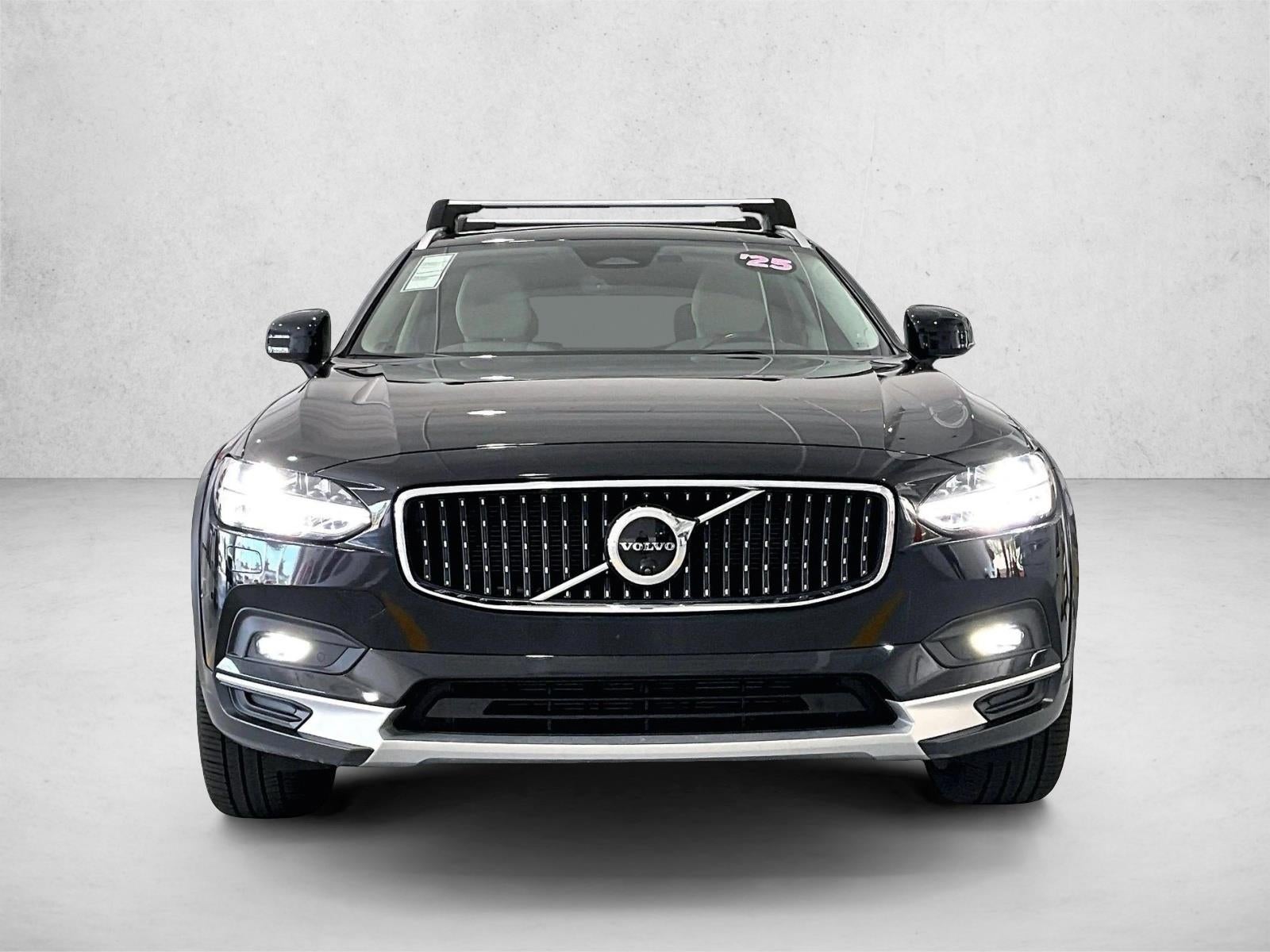 2025 Volvo V90 Cross Country Plus, B6 AWD Gas (mild hybrid)