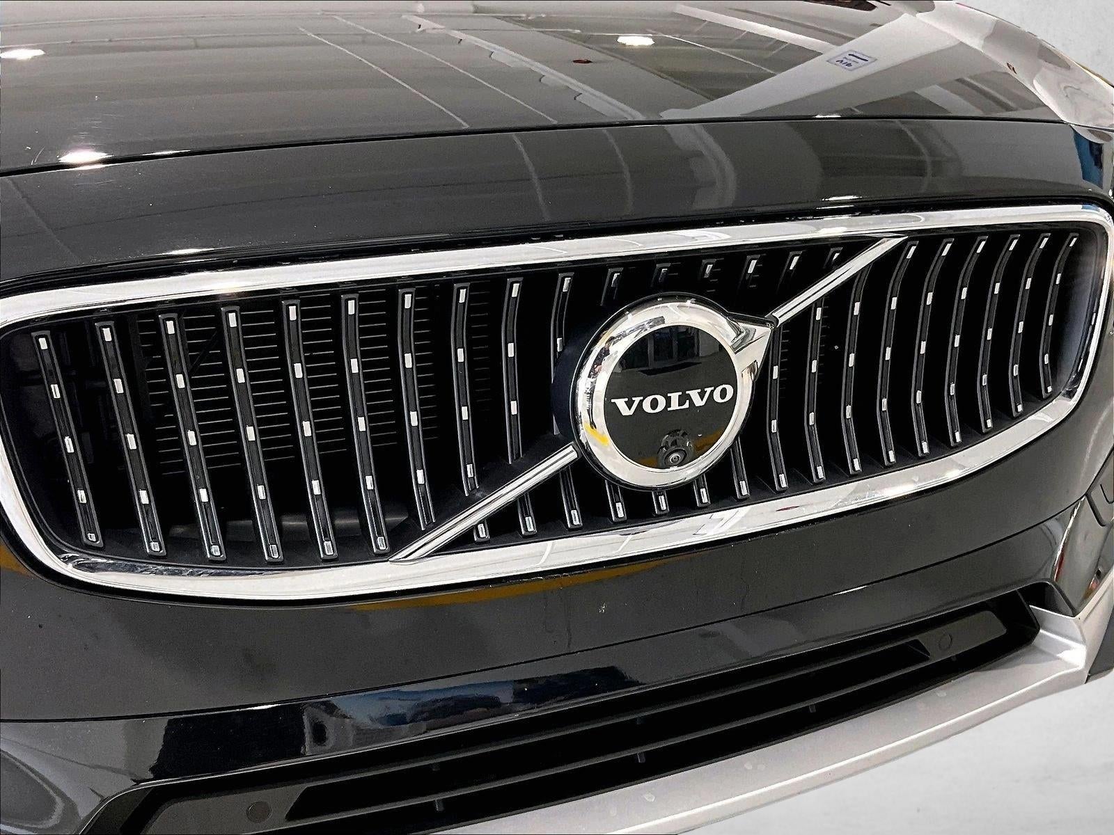 2025 Volvo V90 Cross Country Plus, B6 AWD Gas (mild hybrid)