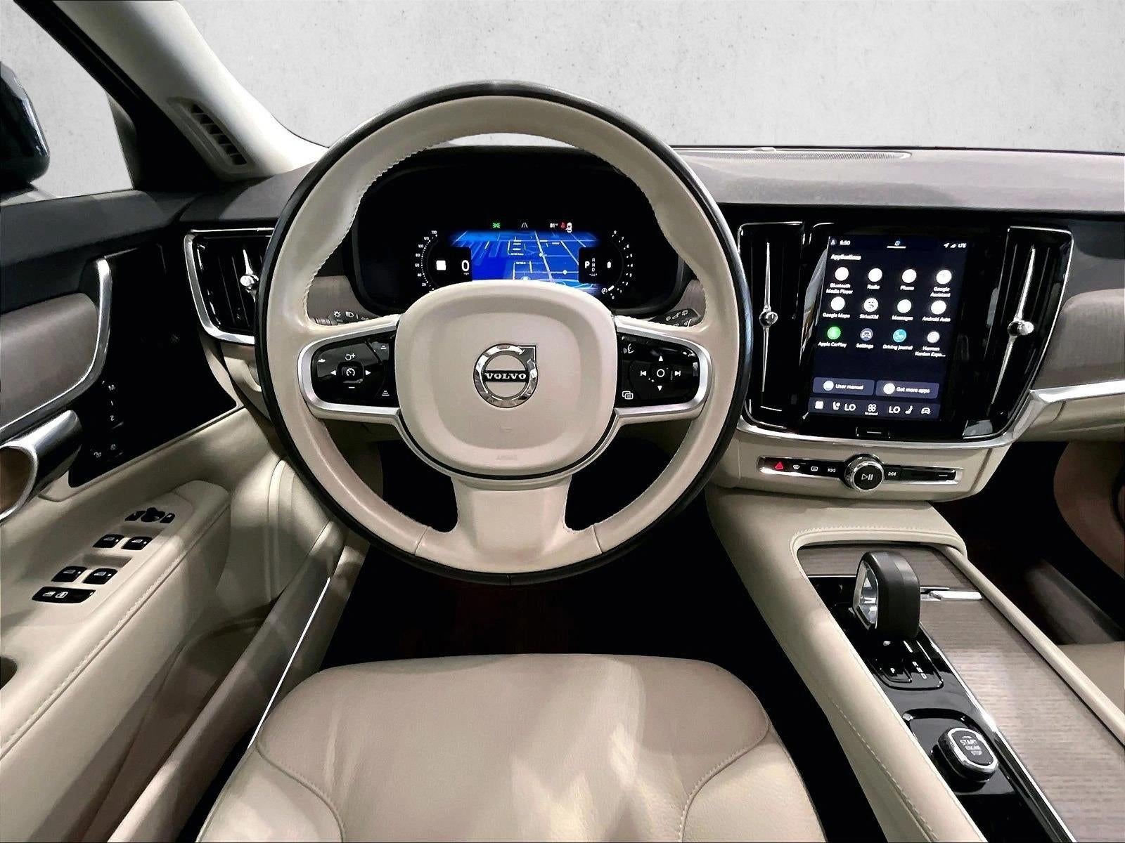 2025 Volvo V90 Cross Country Plus, B6 AWD Gas (mild hybrid)