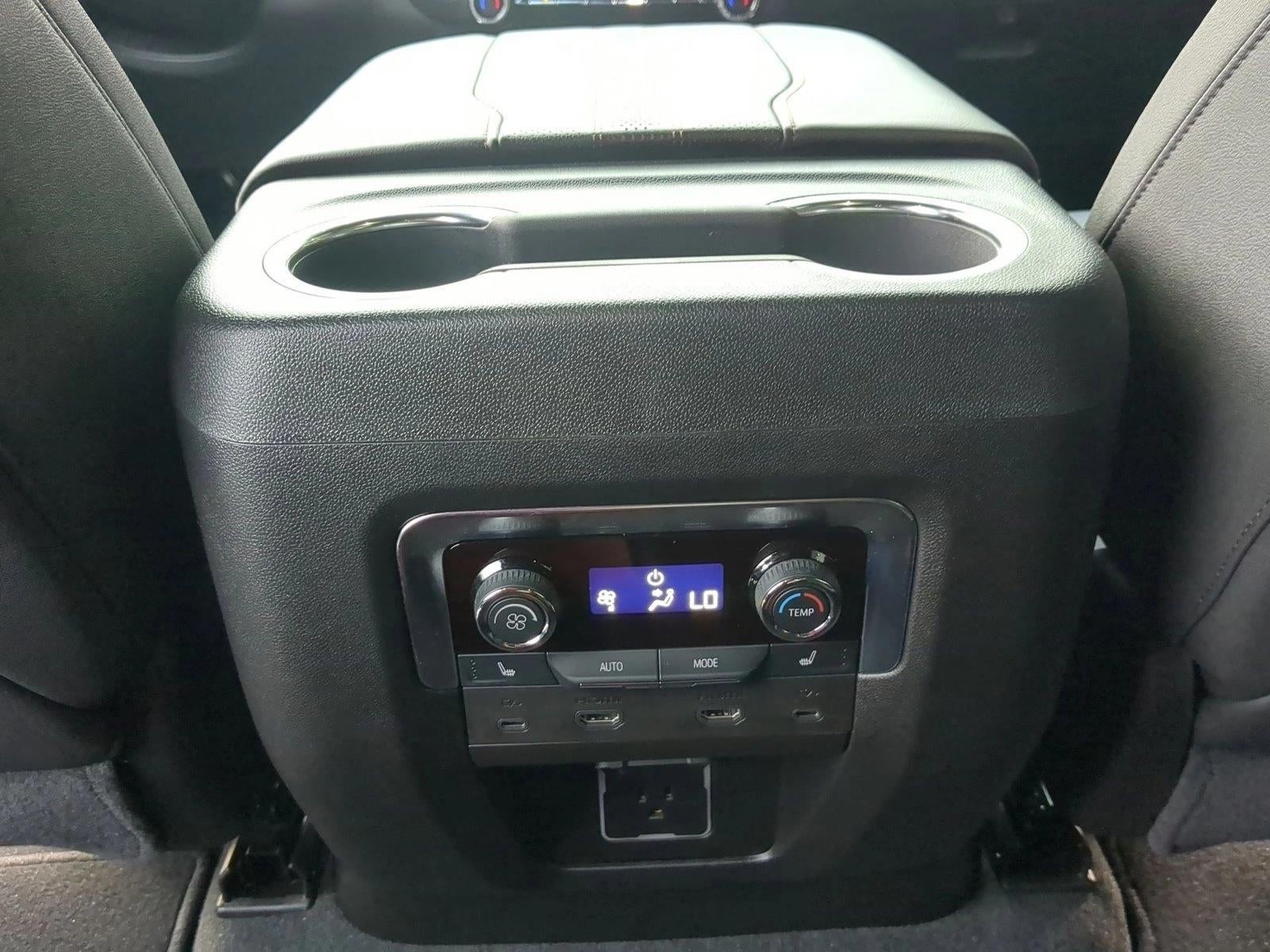 2025 Chevrolet Suburban Base