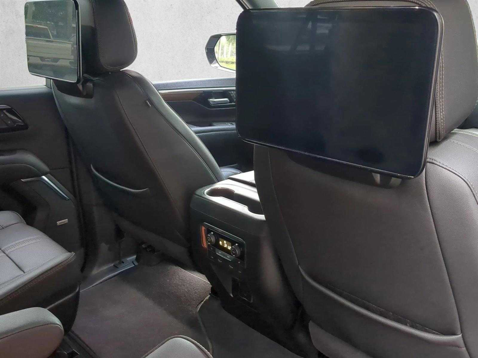 2025 Chevrolet Suburban Base