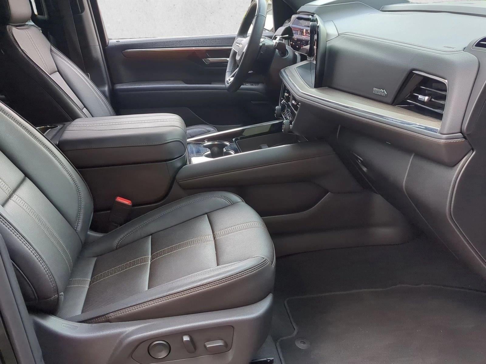2025 Chevrolet Suburban Base