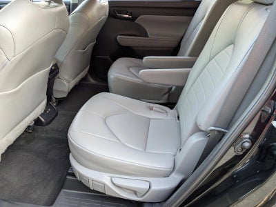 2023 Toyota Highlander Base