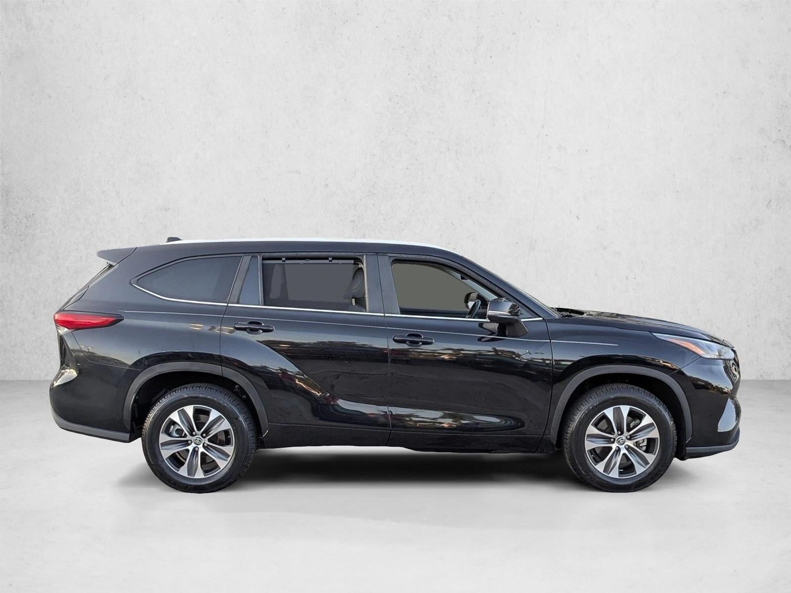 2023 Toyota Highlander Base