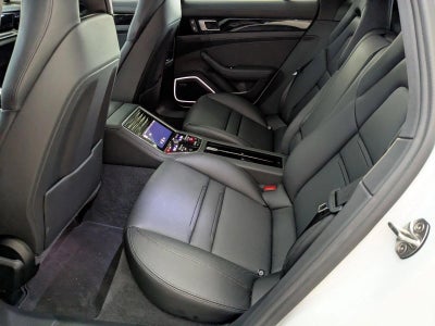 2022 Porsche Panamera Base