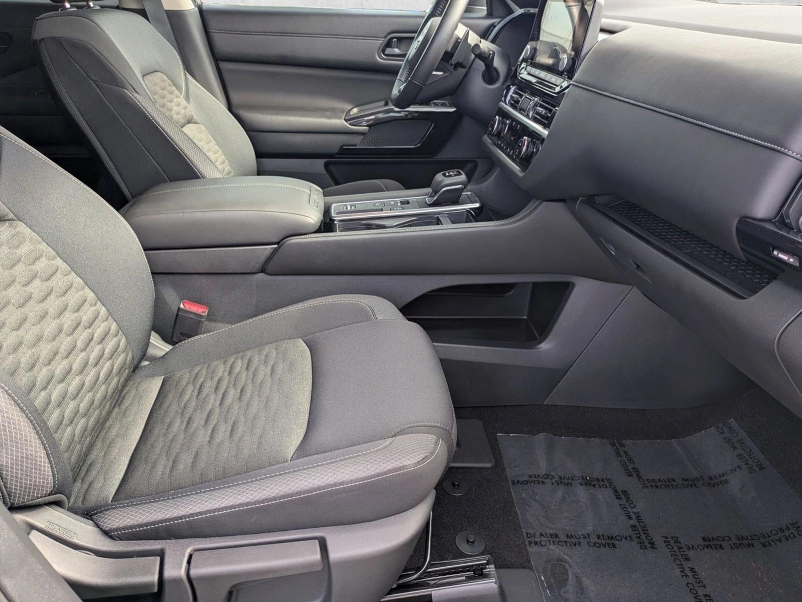 2025 Nissan Pathfinder SV
