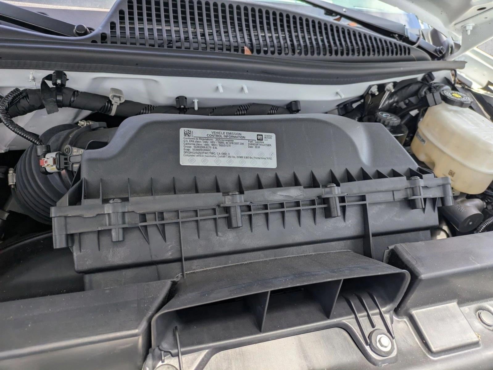 2025 Chevrolet Express Cutaway 3500 Base