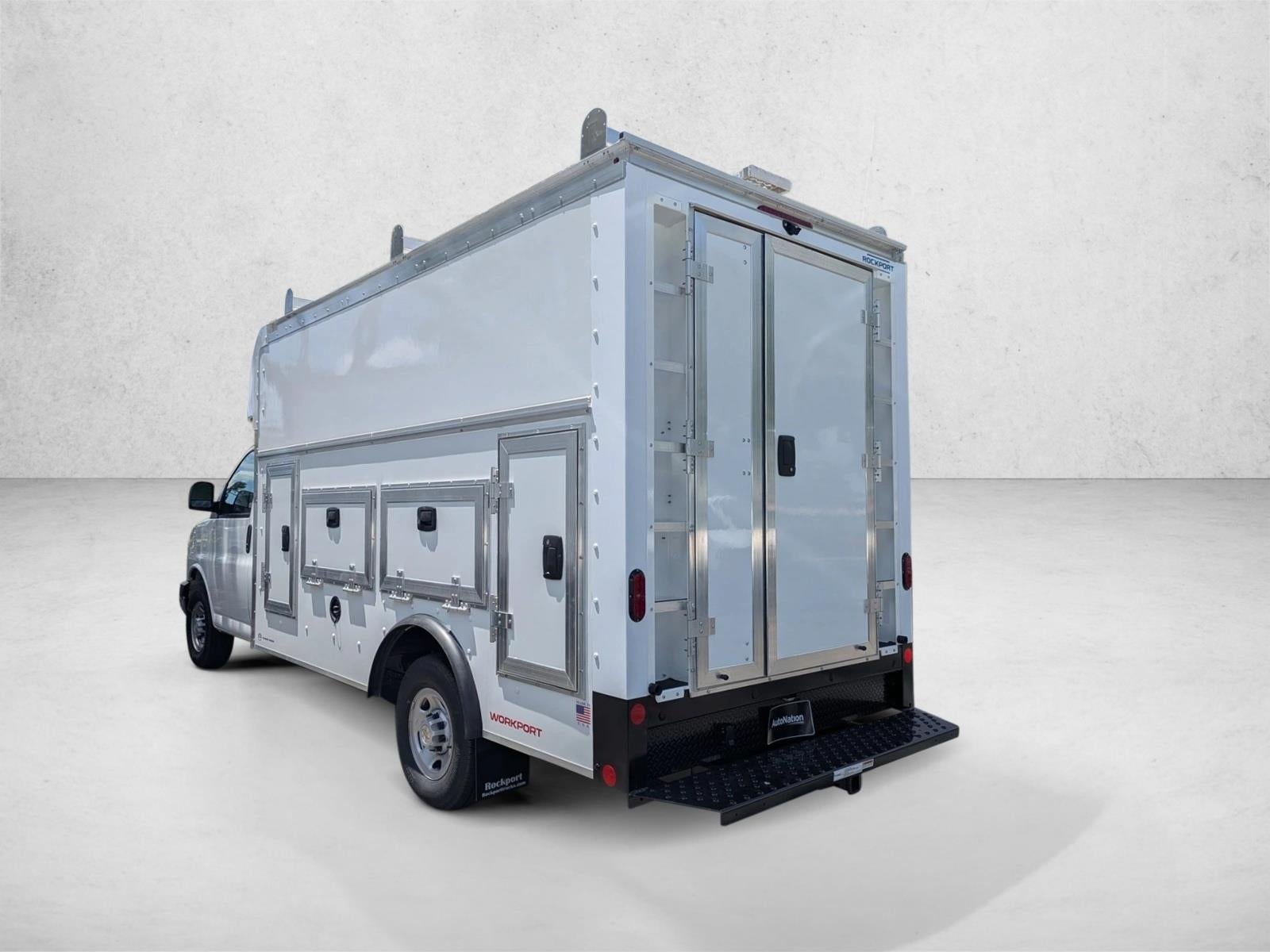 2025 Chevrolet Express Cutaway 3500 Base