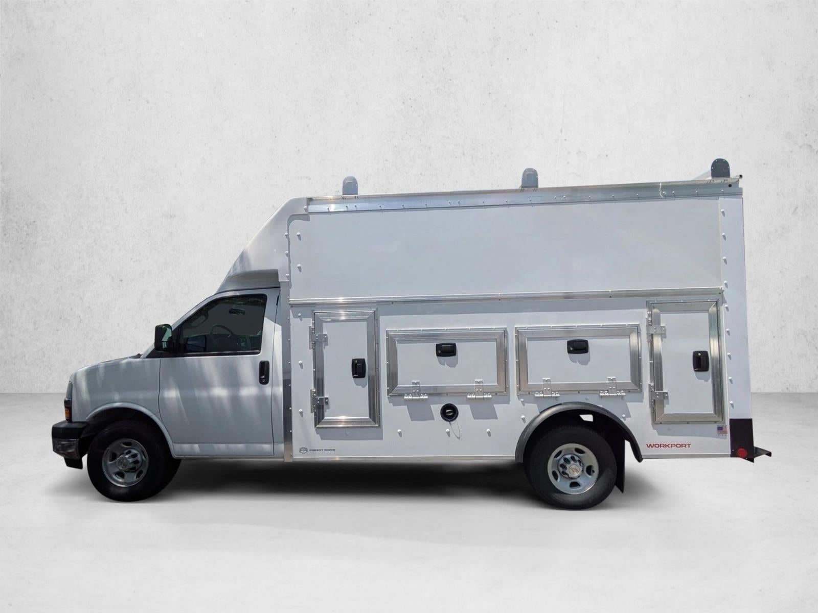2025 Chevrolet Express Cutaway 3500 Base