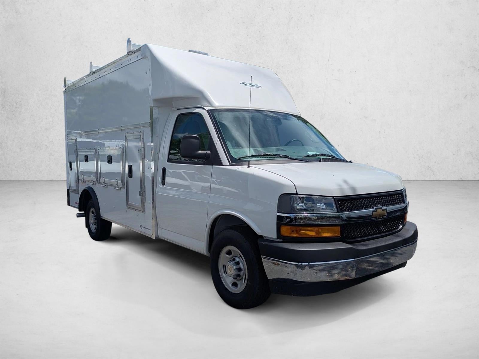 2025 Chevrolet Express Cutaway 3500 Base