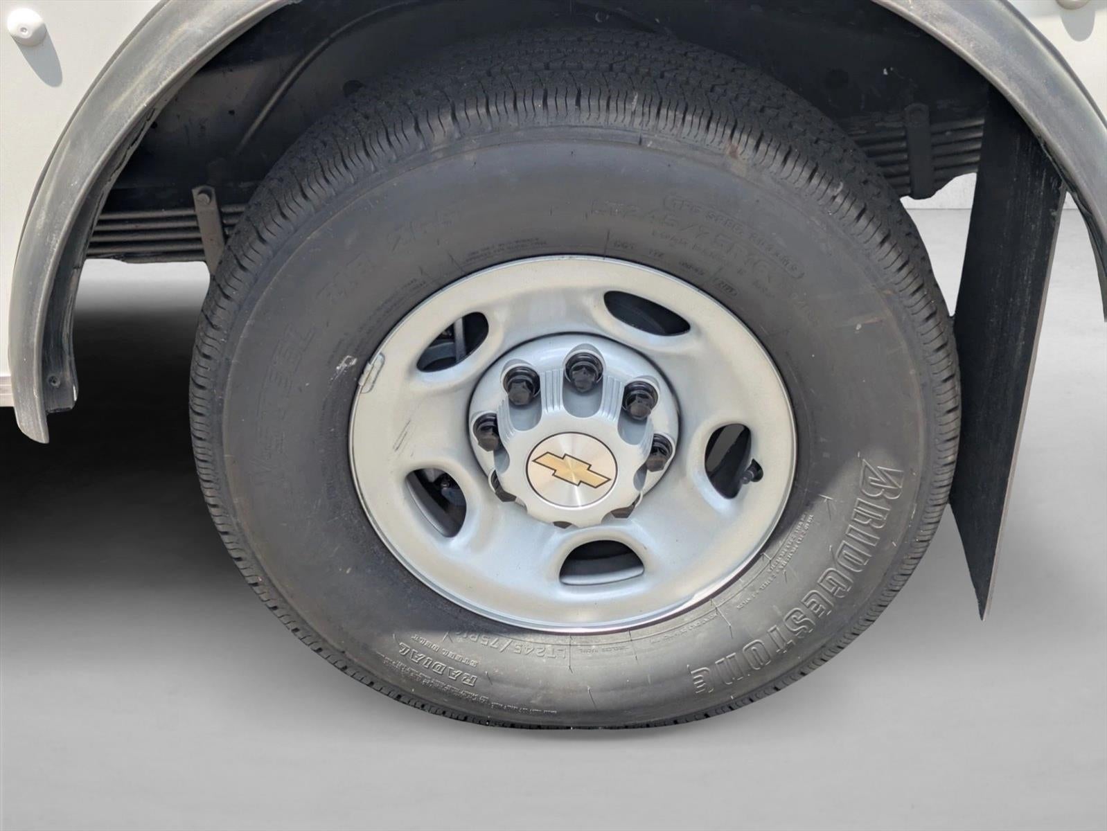 2025 Chevrolet Express Cutaway 3500 Base