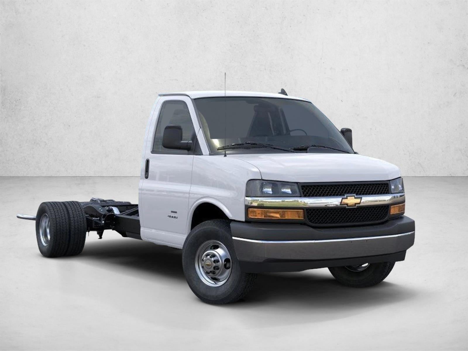 2025 Chevrolet Express Cutaway 3500 Base