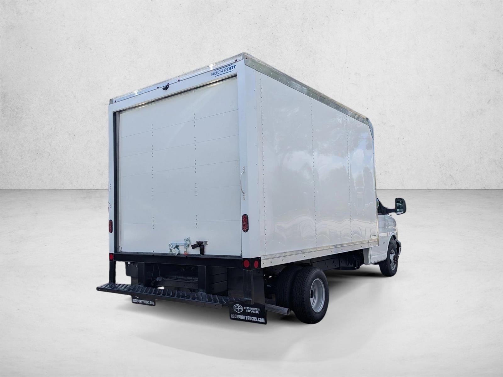 2025 Chevrolet Express Cutaway 3500 Base