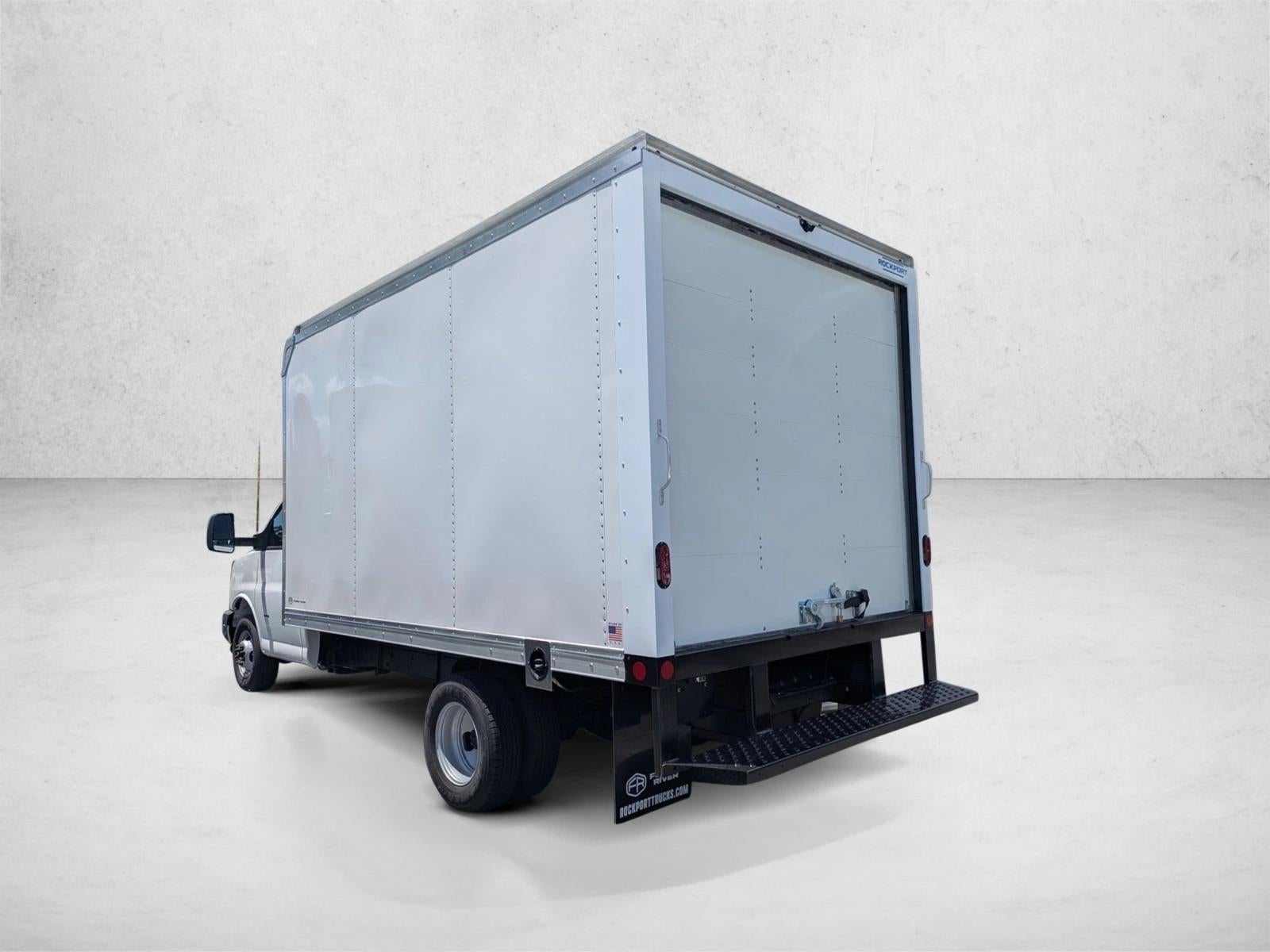 2025 Chevrolet Express Cutaway 3500 Base