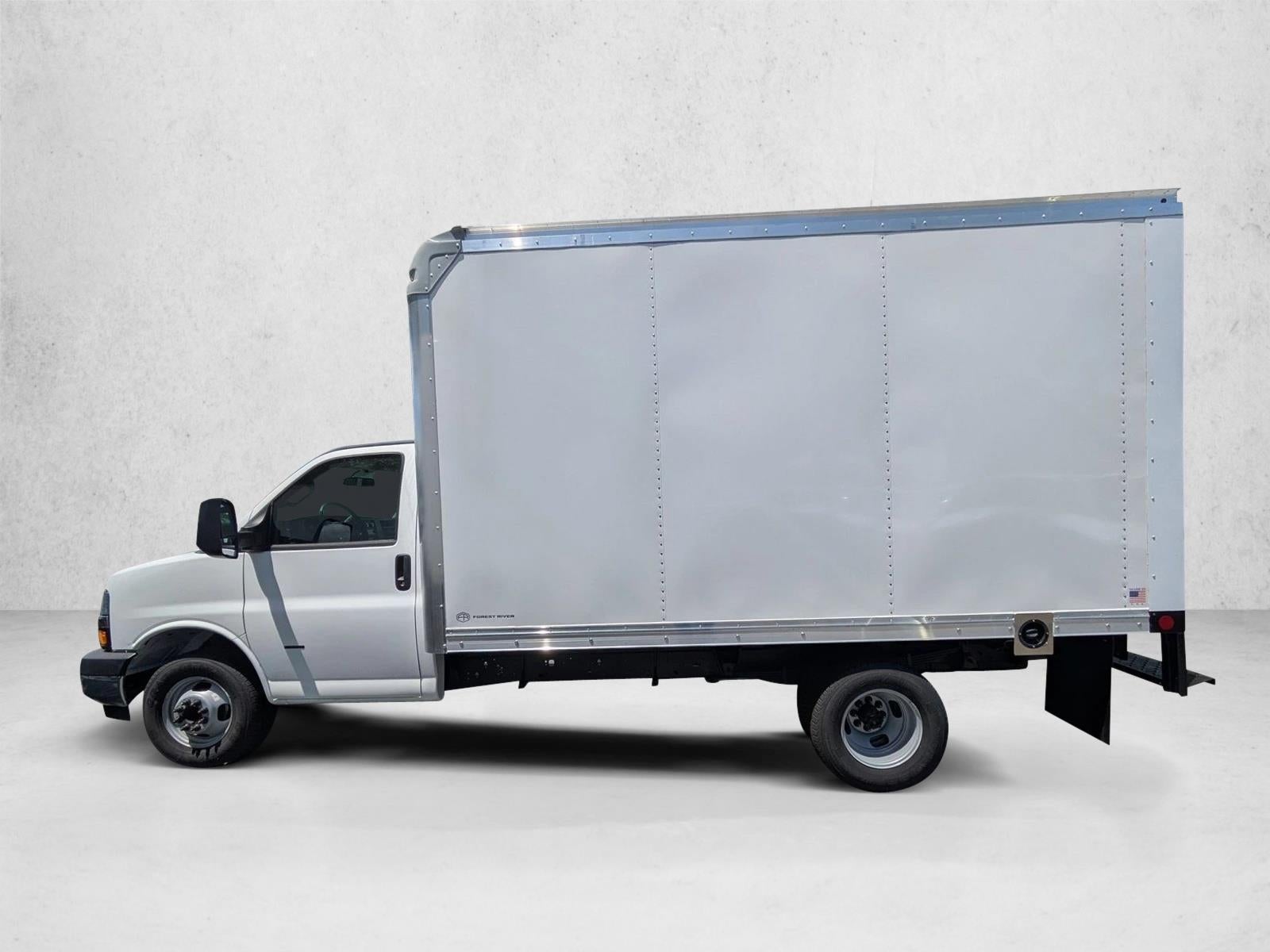 2025 Chevrolet Express Cutaway 3500 Base