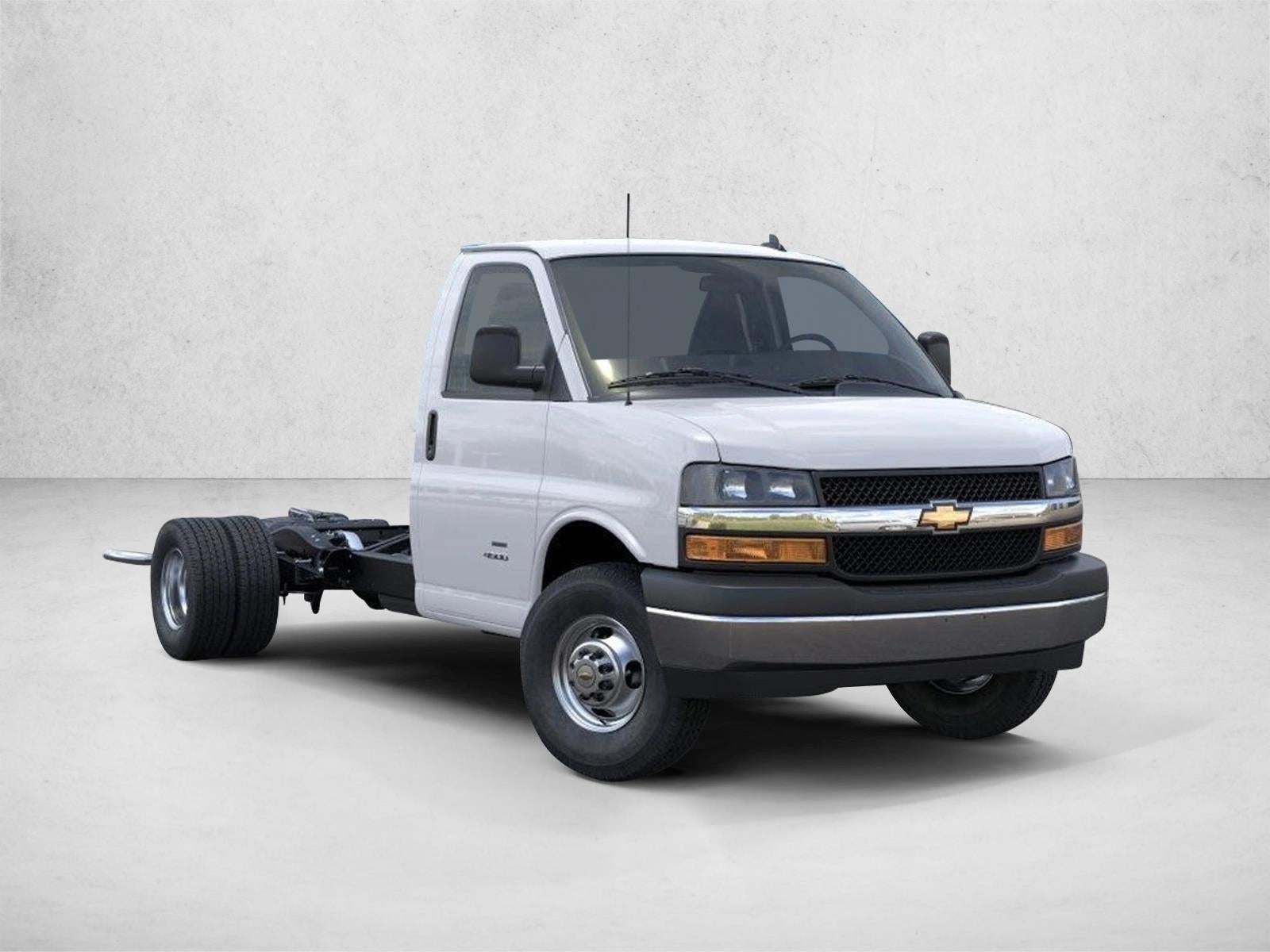 2025 Chevrolet Express Cutaway 3500 Base