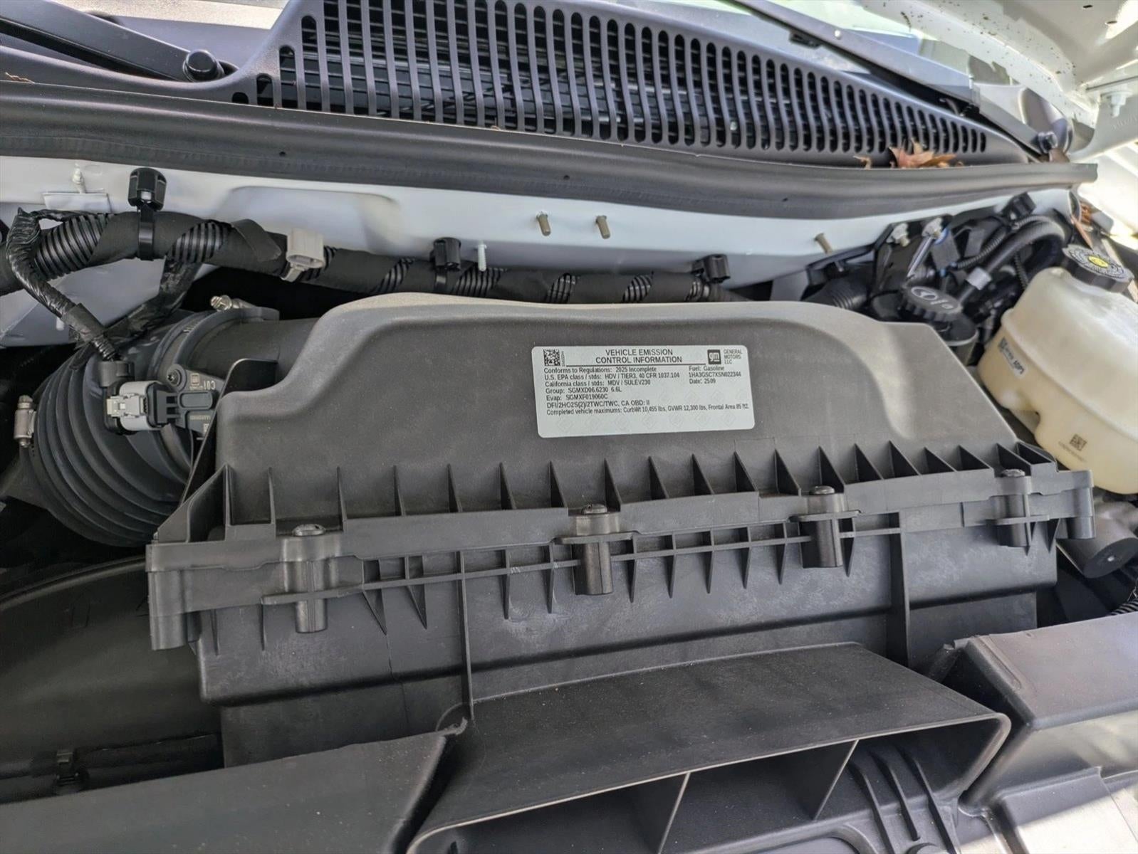 2025 Chevrolet Express Cutaway 3500 Base