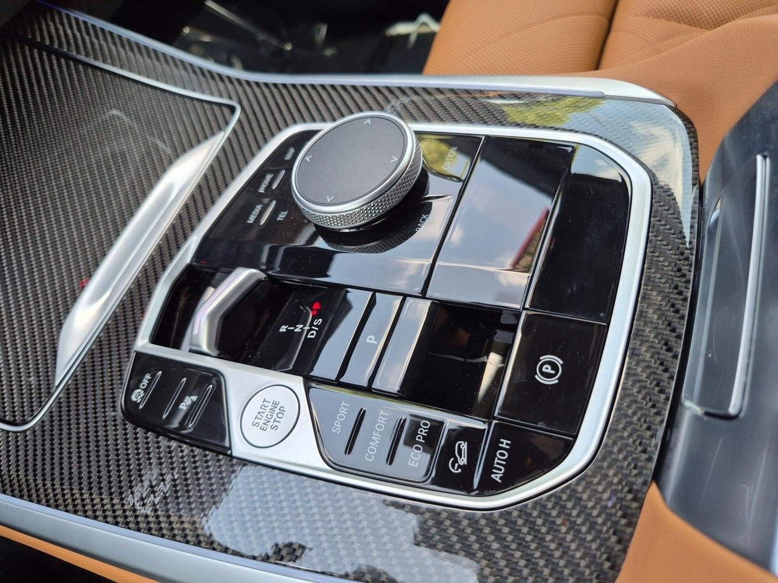 2025 BMW X5 M60i
