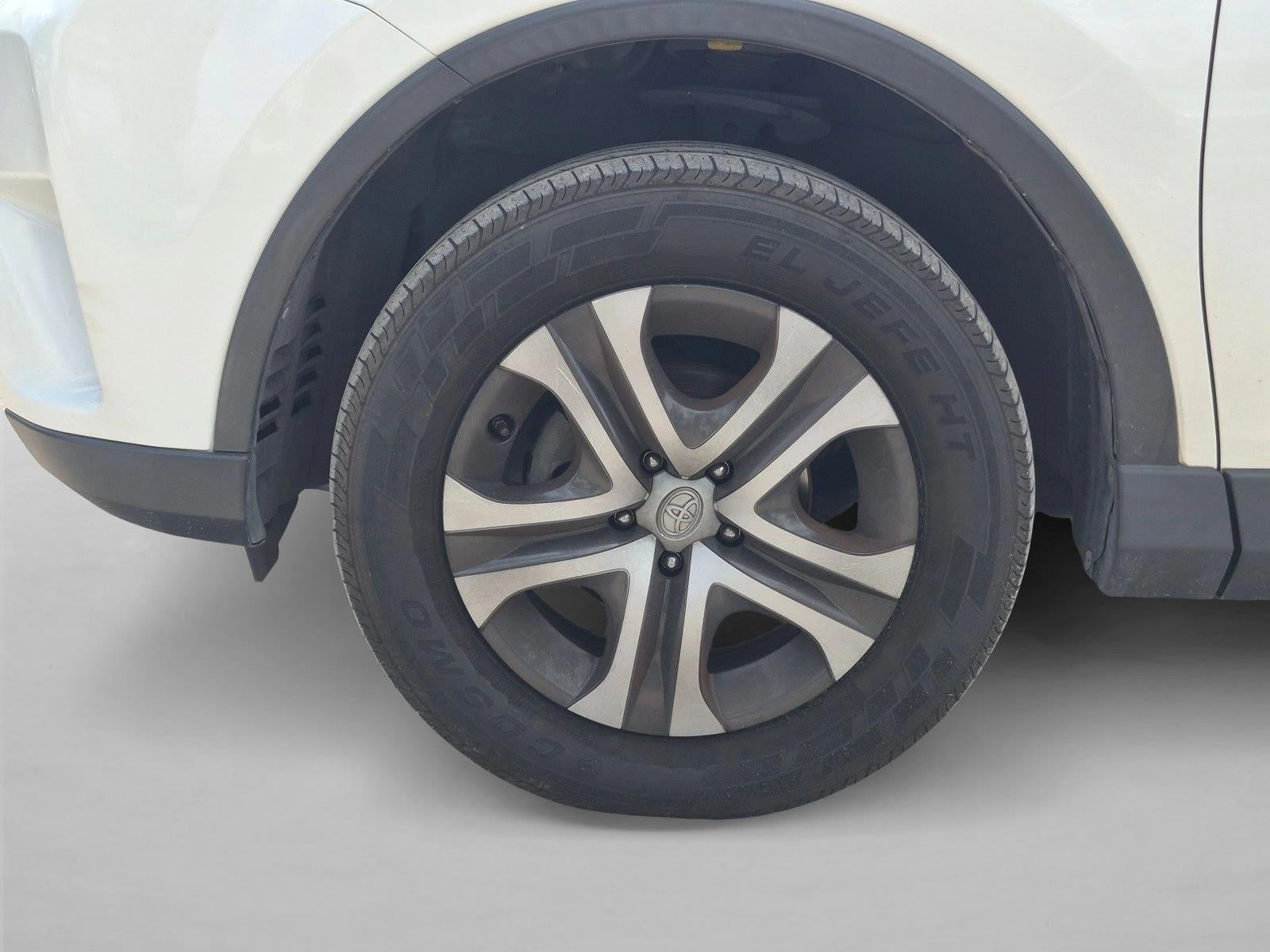 Used 2018 Toyota RAV4 LE with VIN JTMZFREV8JJ211165 for sale in Greenacres, FL