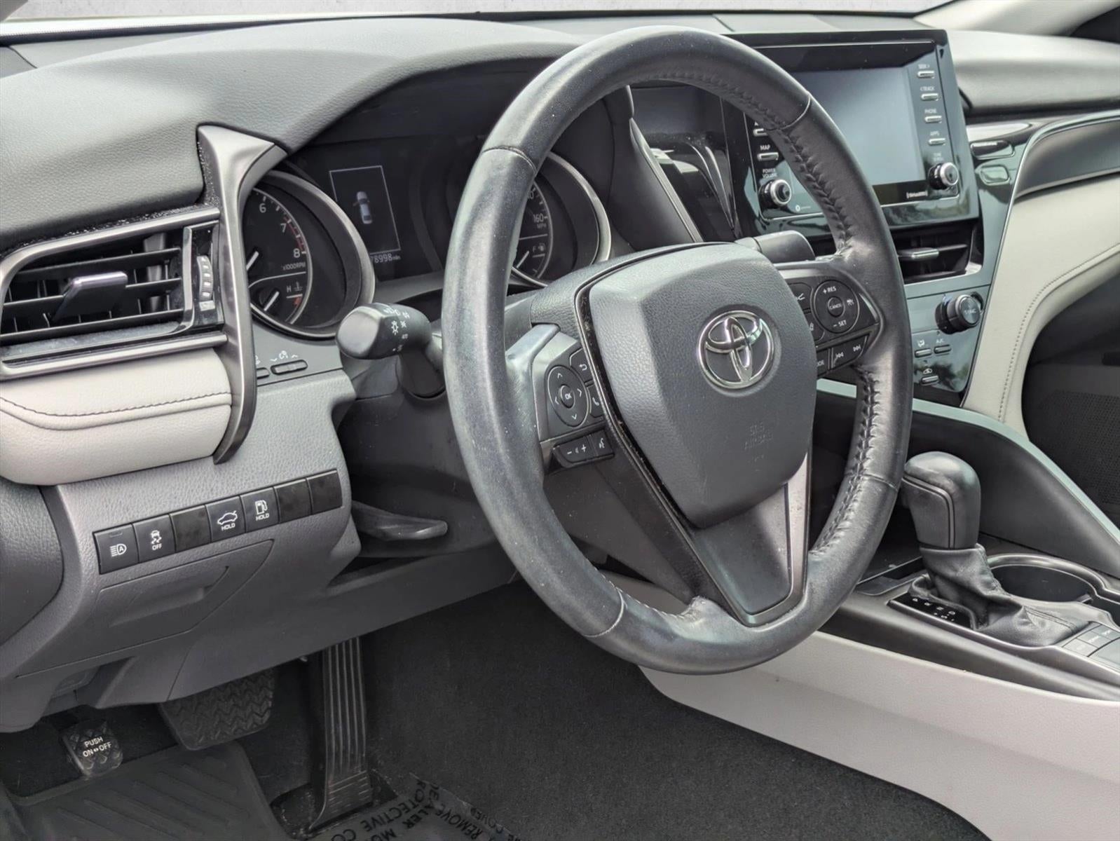 2022 Toyota Camry SE Auto (SE)