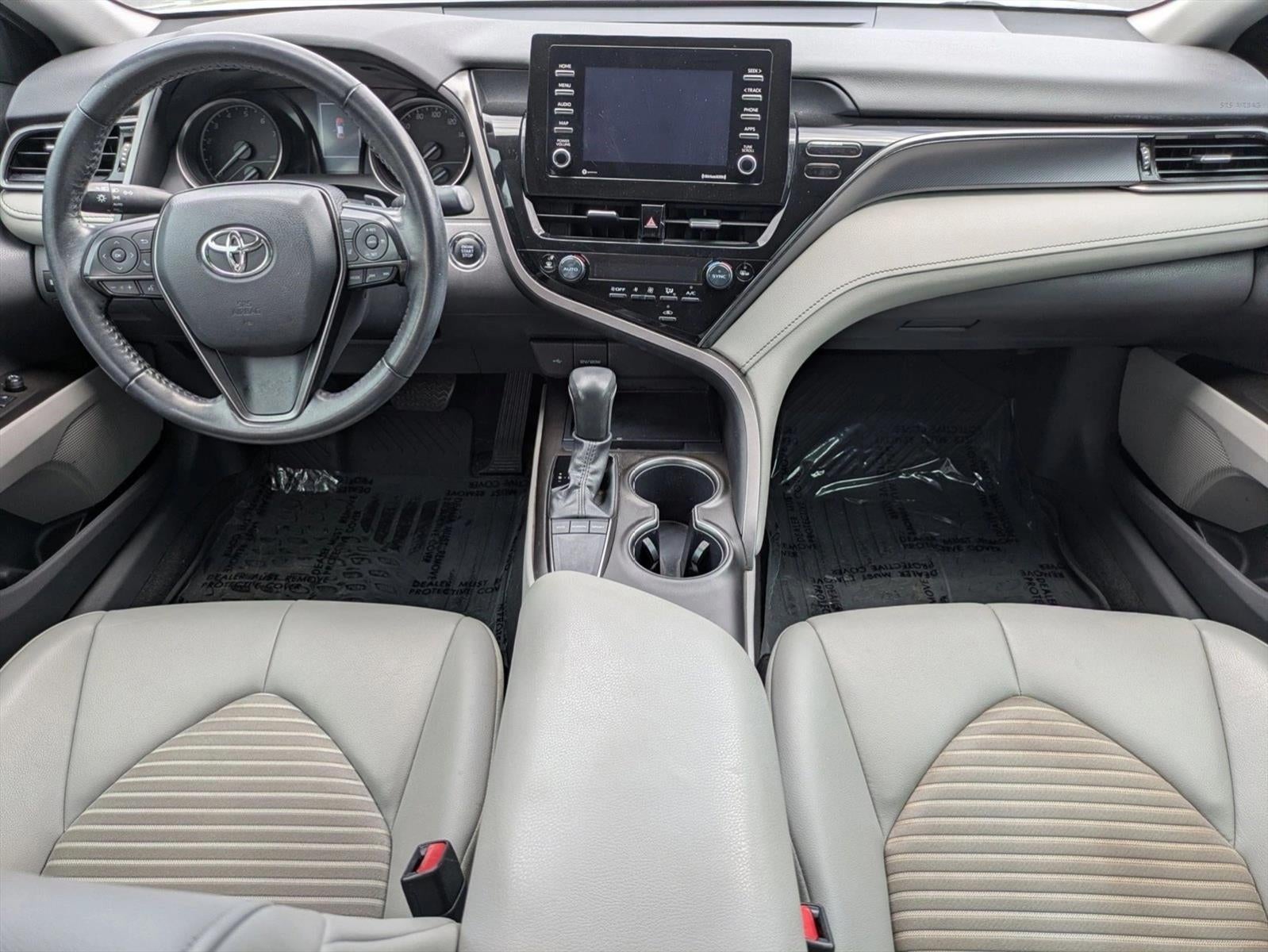 2022 Toyota Camry SE Auto (SE)