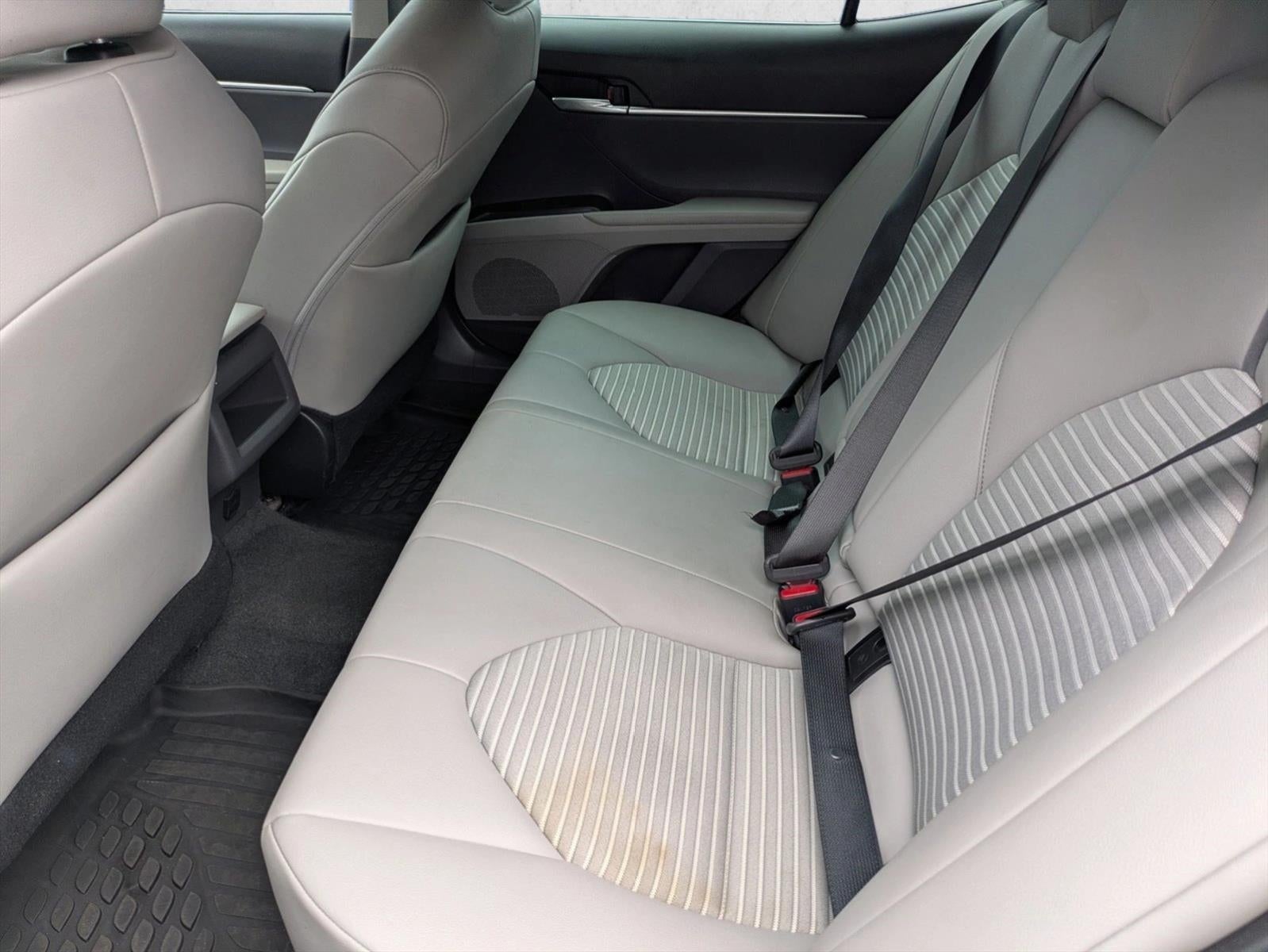 2022 Toyota Camry SE Auto (SE)