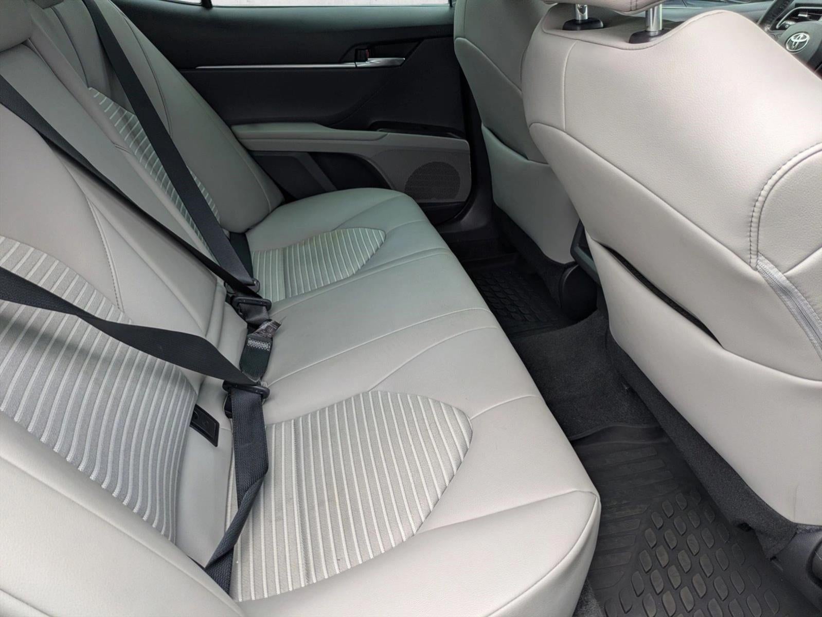2022 Toyota Camry SE Auto (SE)
