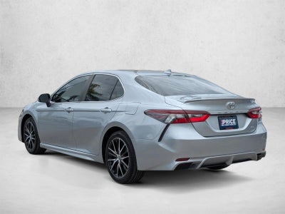 2022 Toyota Camry SE Auto (SE)