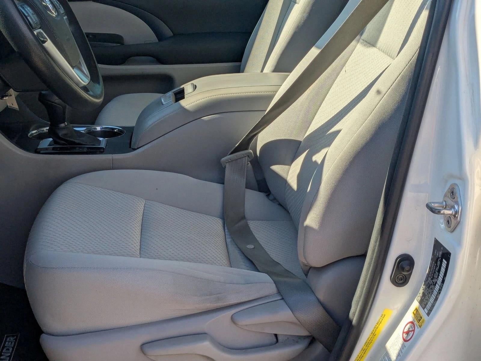 2017 Toyota Highlander LE V6 FWD (GS)