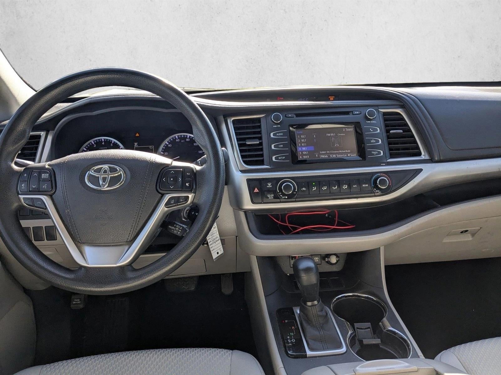 2017 Toyota Highlander LE V6 FWD (GS)