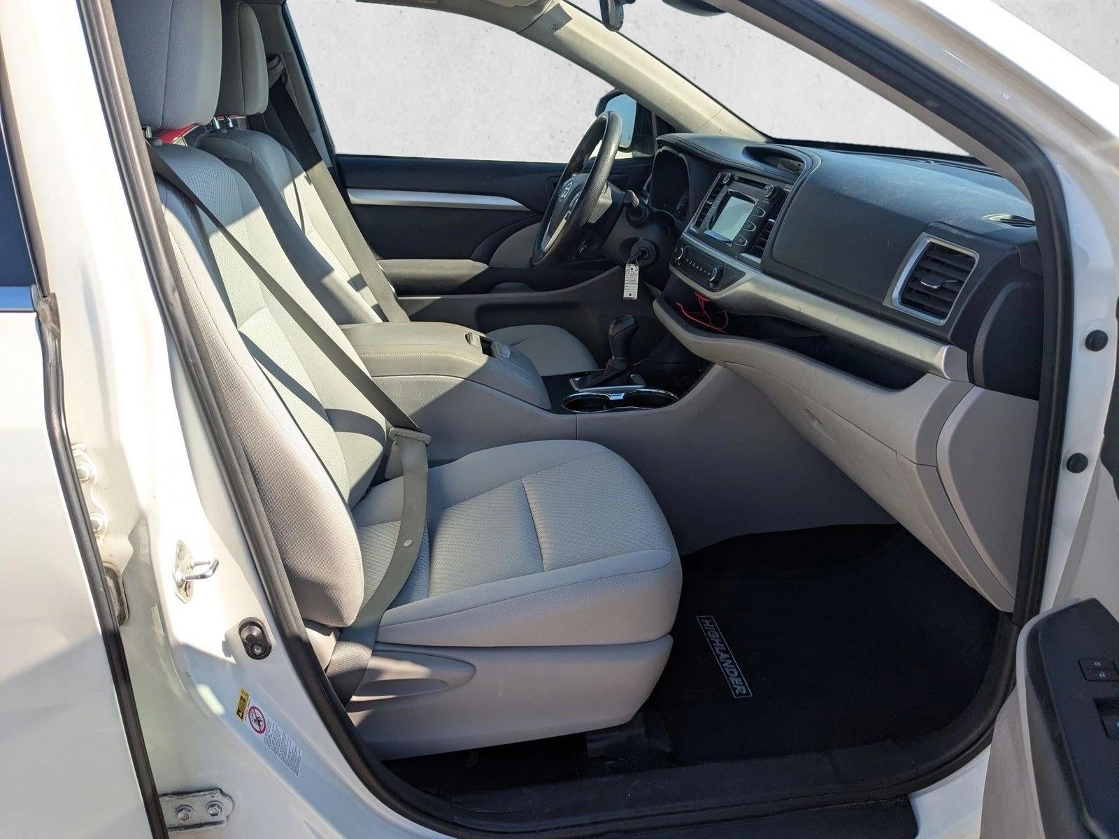 2017 Toyota Highlander LE V6 FWD (GS)