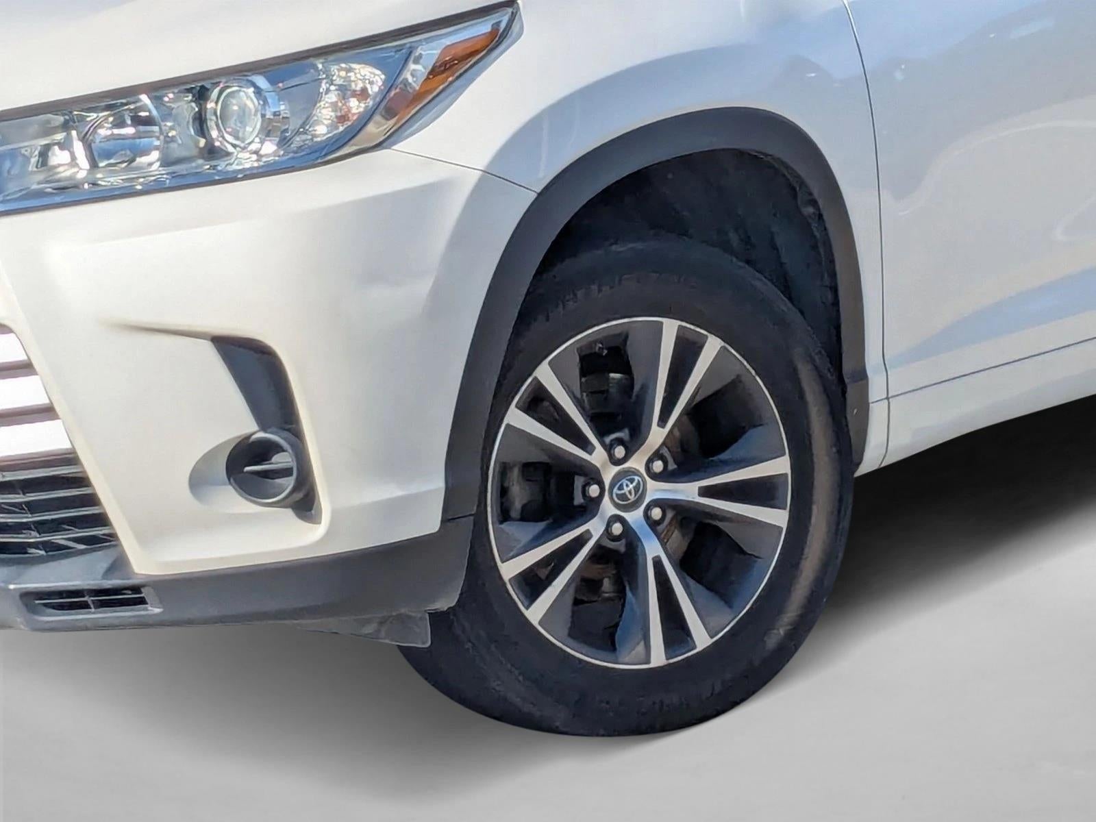 2017 Toyota Highlander LE V6 FWD (GS)