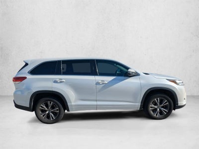 2017 Toyota Highlander LE V6 FWD (GS)