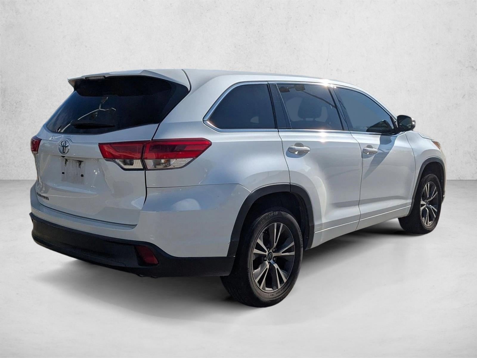 2017 Toyota Highlander LE V6 FWD (GS)