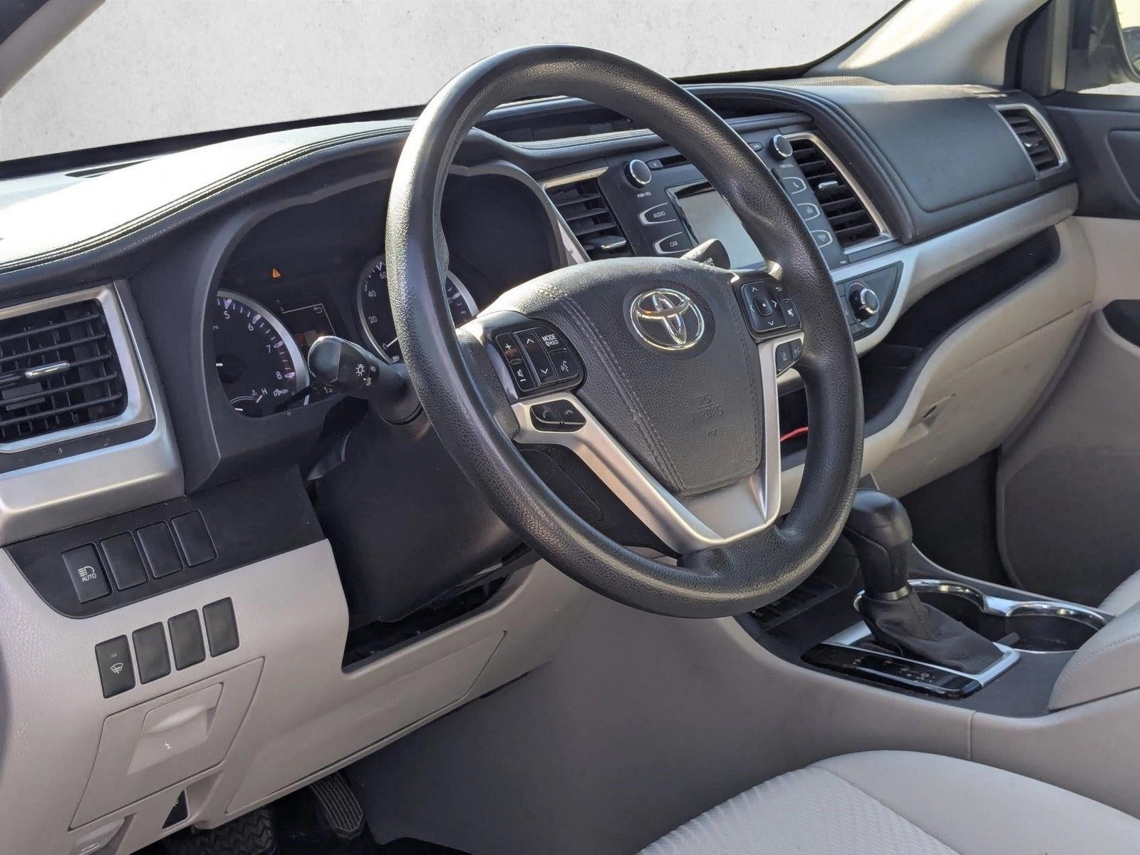 2017 Toyota Highlander LE V6 FWD (GS)