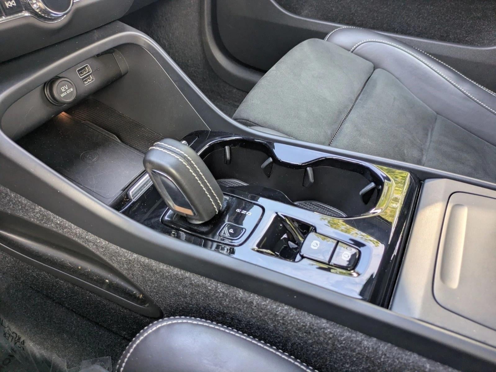 2022 Volvo XC40 T5 AWD R-Design