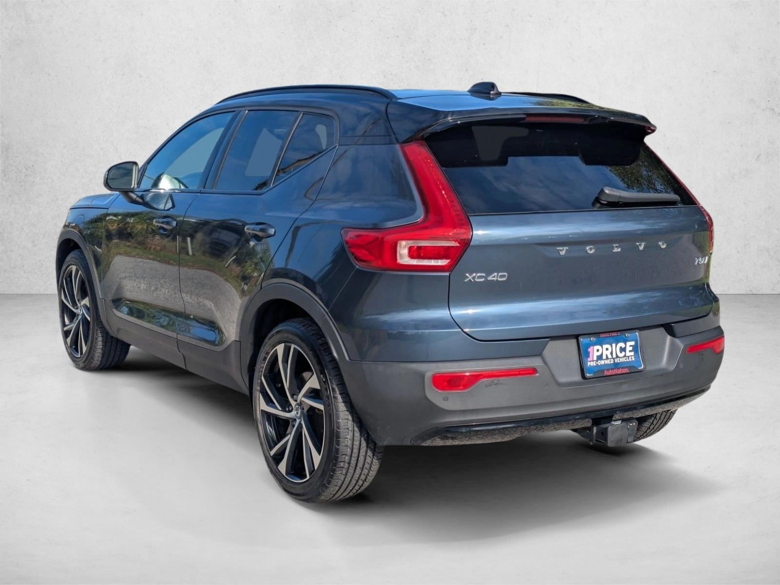 2022 Volvo XC40 T5 AWD R-Design