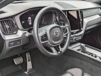 2022 Volvo XC60 B5 AWD R-Design