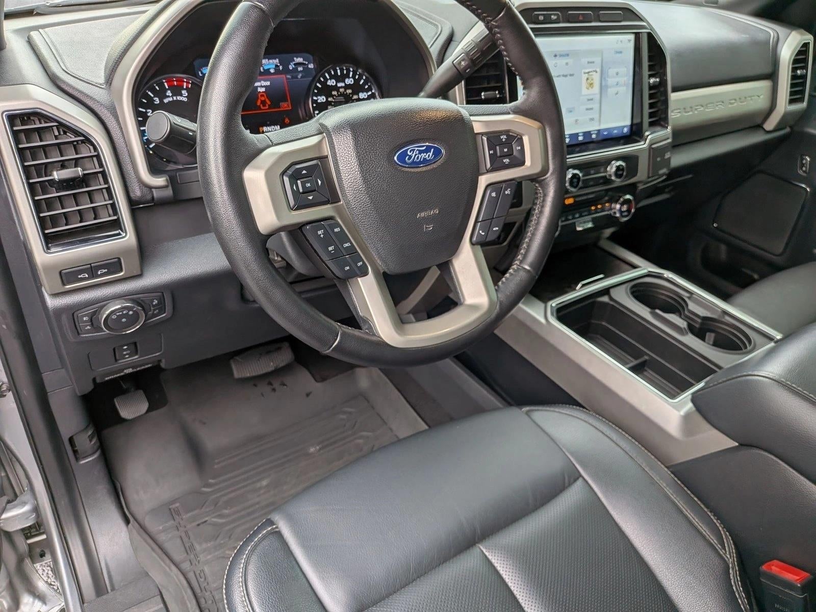 2022 Ford Super Duty F-350 DRW LARIAT 4WD Crew Cab 8' Box