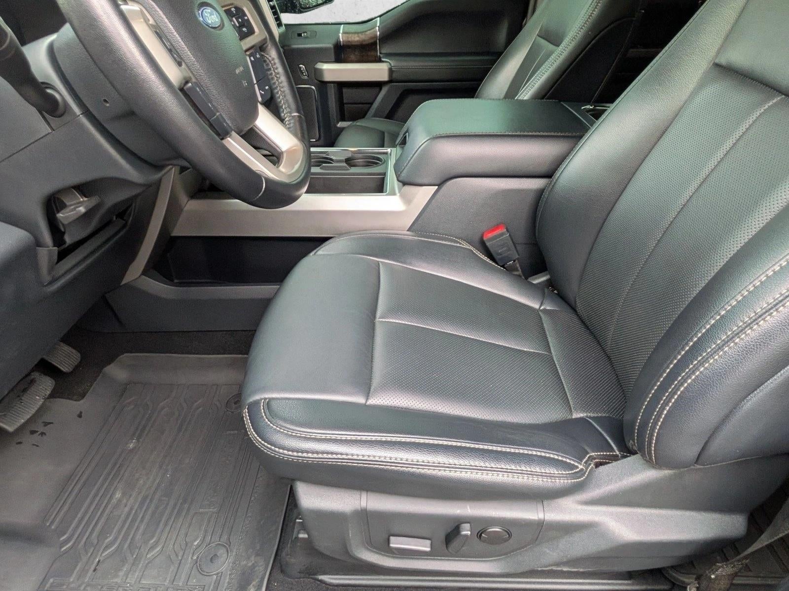 2022 Ford Super Duty F-350 DRW LARIAT 4WD Crew Cab 8' Box