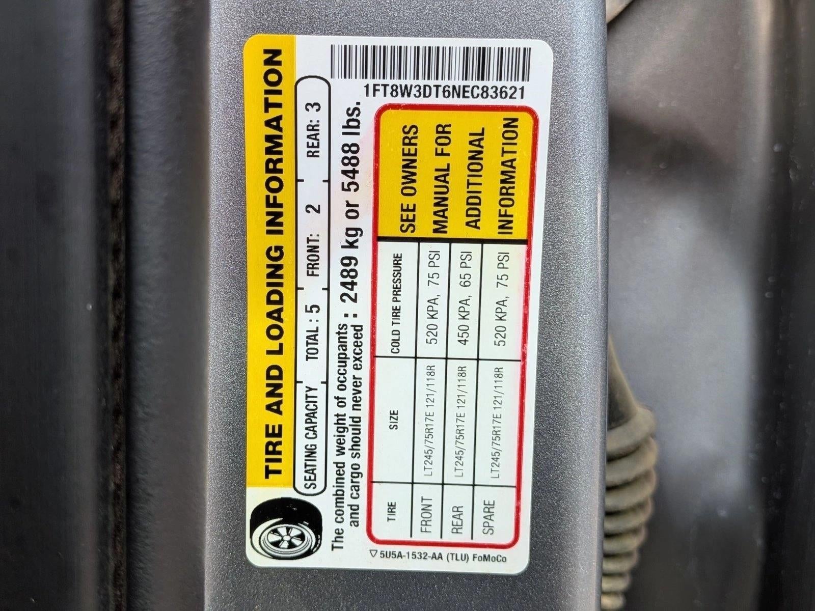 2022 Ford Super Duty F-350 DRW LARIAT 4WD Crew Cab 8' Box