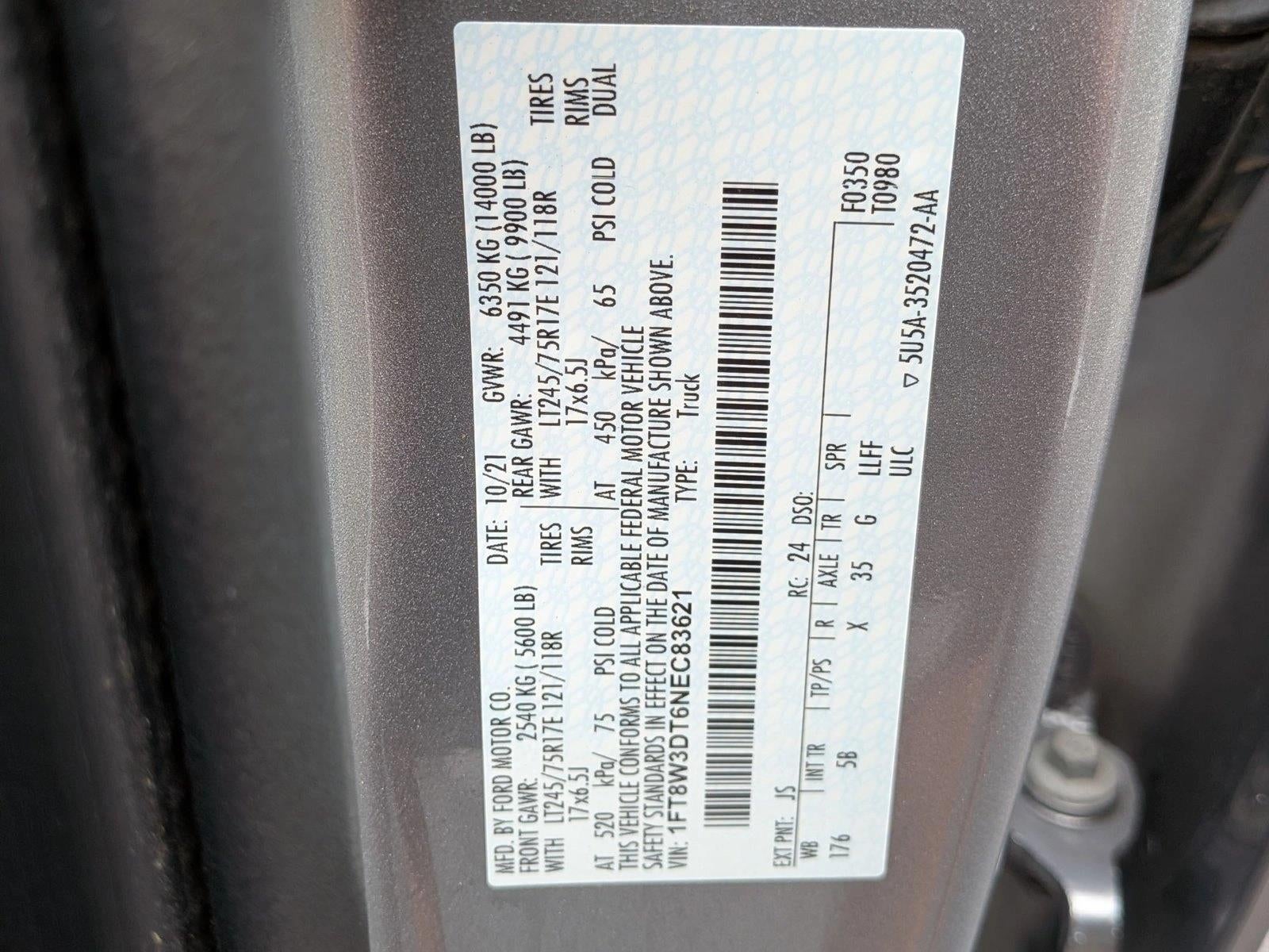 2022 Ford Super Duty F-350 DRW LARIAT 4WD Crew Cab 8' Box