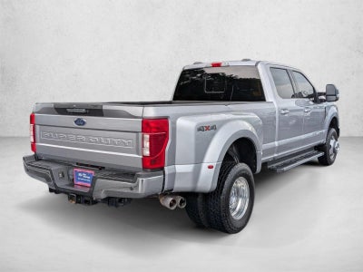 2022 Ford Super Duty F-350 DRW LARIAT 4WD Crew Cab 8' Box