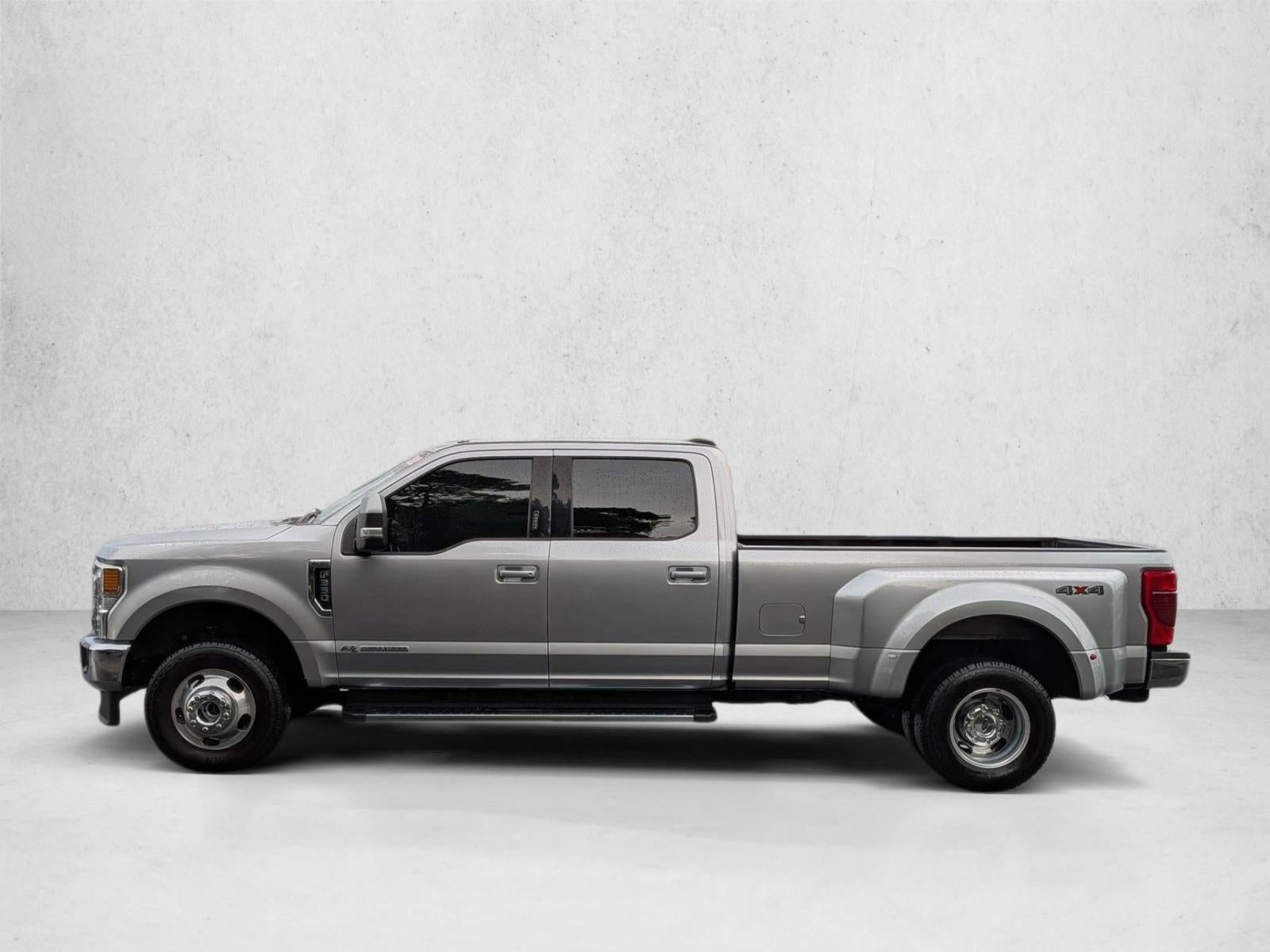 2022 Ford Super Duty F-350 DRW LARIAT 4WD Crew Cab 8' Box