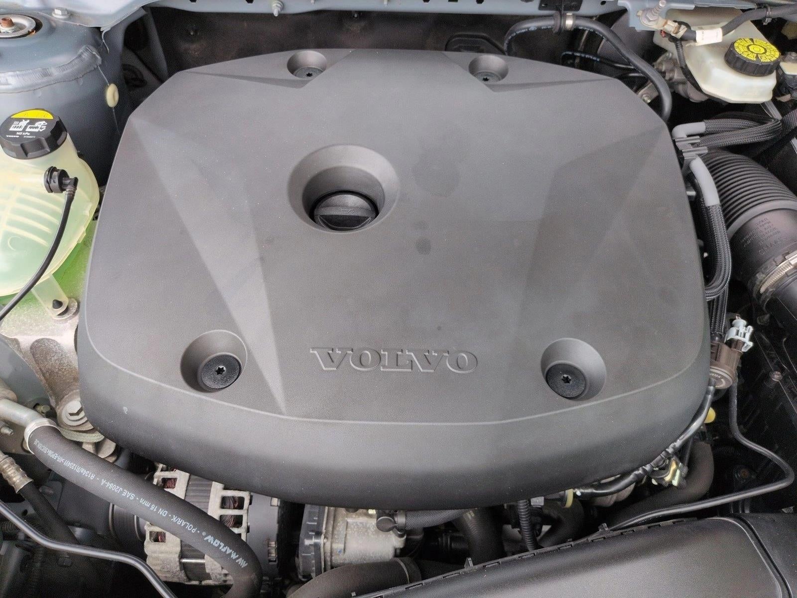 2021 Volvo XC40 T5 AWD R-Design